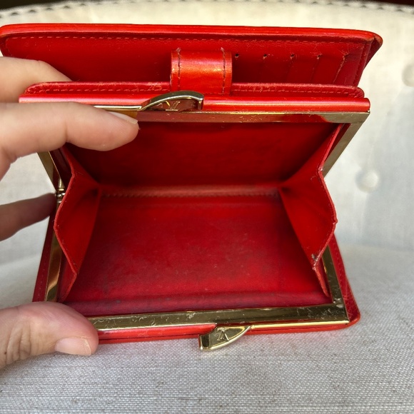 Louis Vuitton LV Red Vernis Kisslock Compact Wallet - Picture 5 of 7